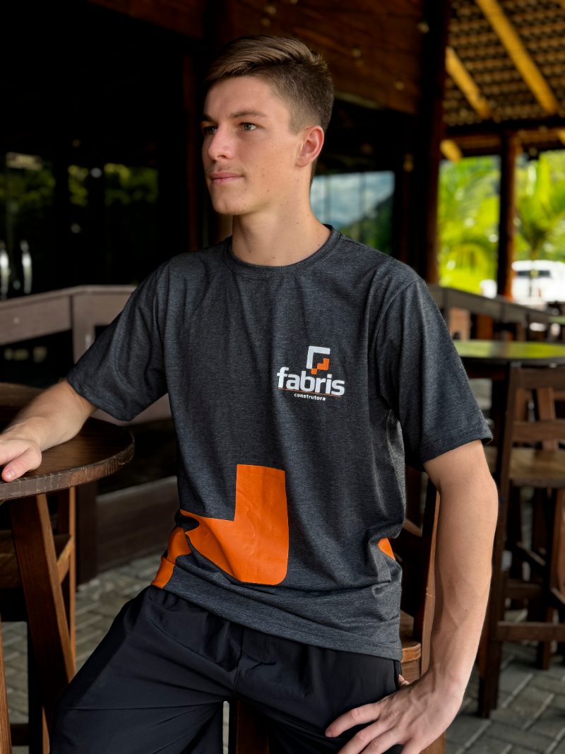 Camiseta de campanha com logo aplicado em silk